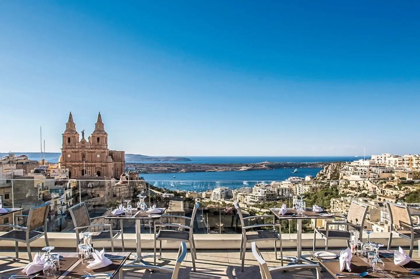 Maritim Antonine Hotel & Spa Terrasse