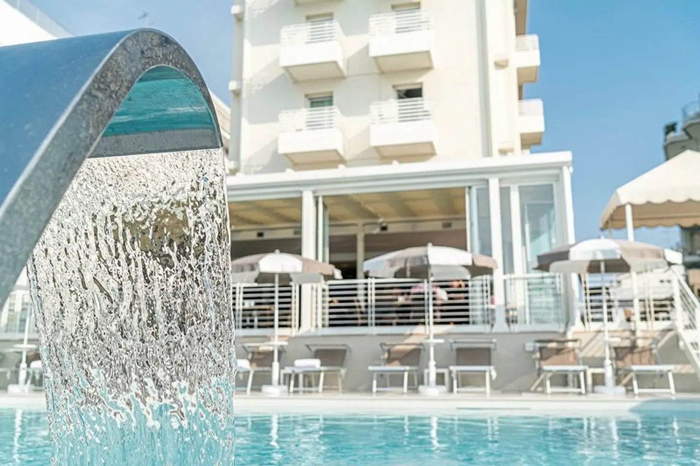 Capitol OUTDOOR_POOL