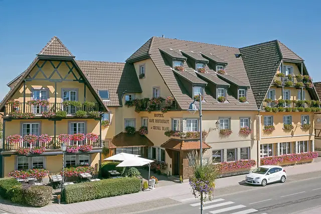Best Western Hôtel Le Cheval Blanc EXTERIOR