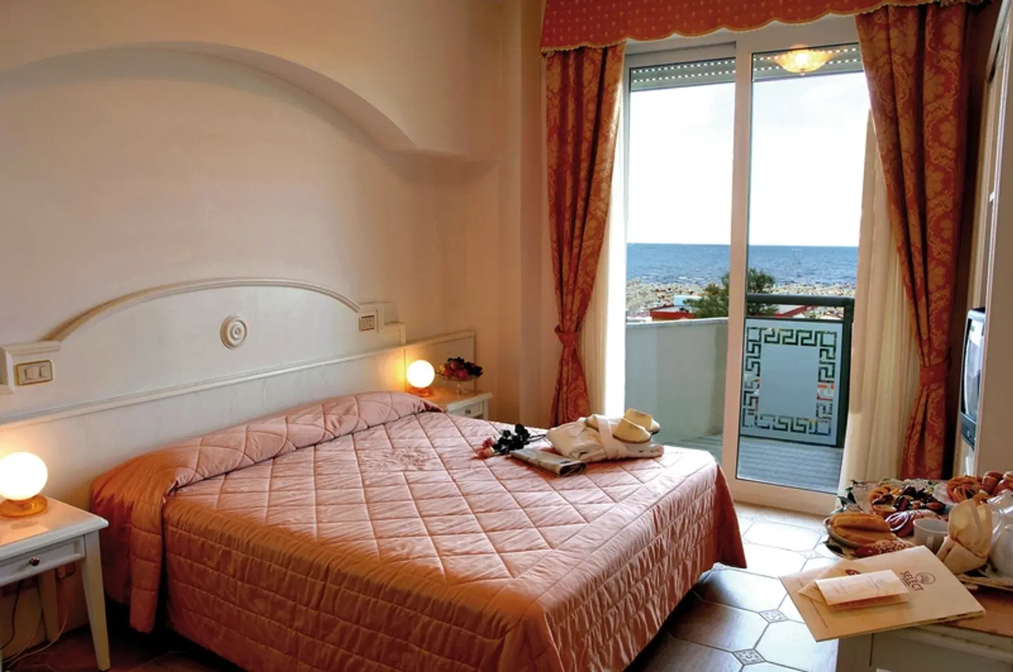 Universal ROOM_EXAMPLE