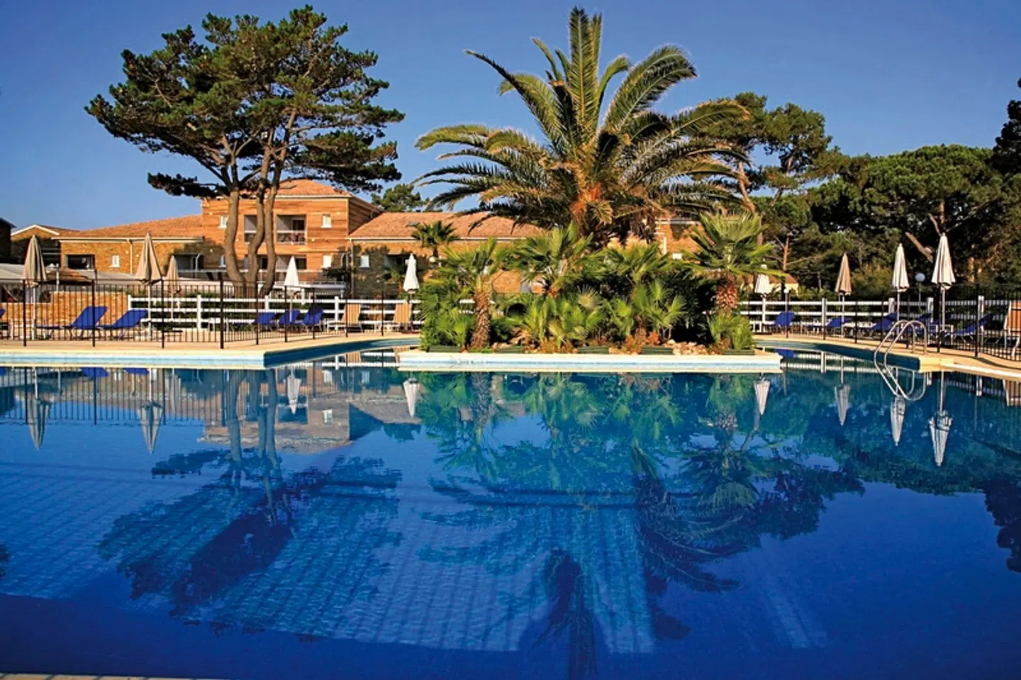 La Lagune OUTDOOR_POOL