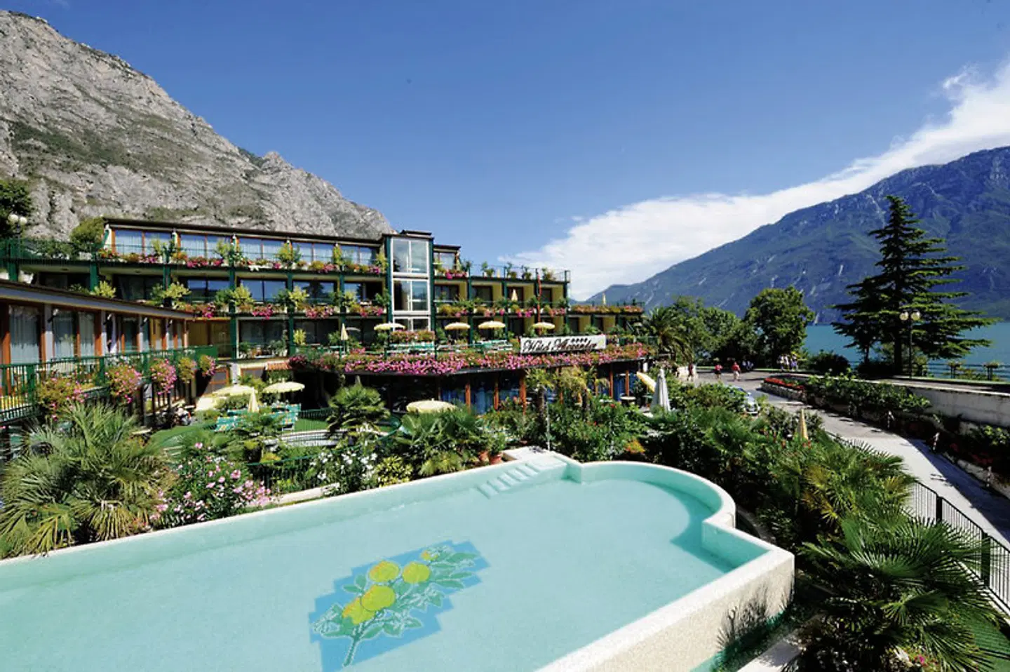 Alexander OUTDOOR_POOL