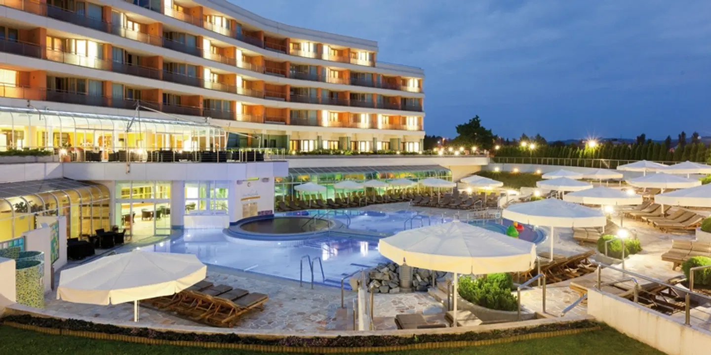 Ajda EXTERIOR