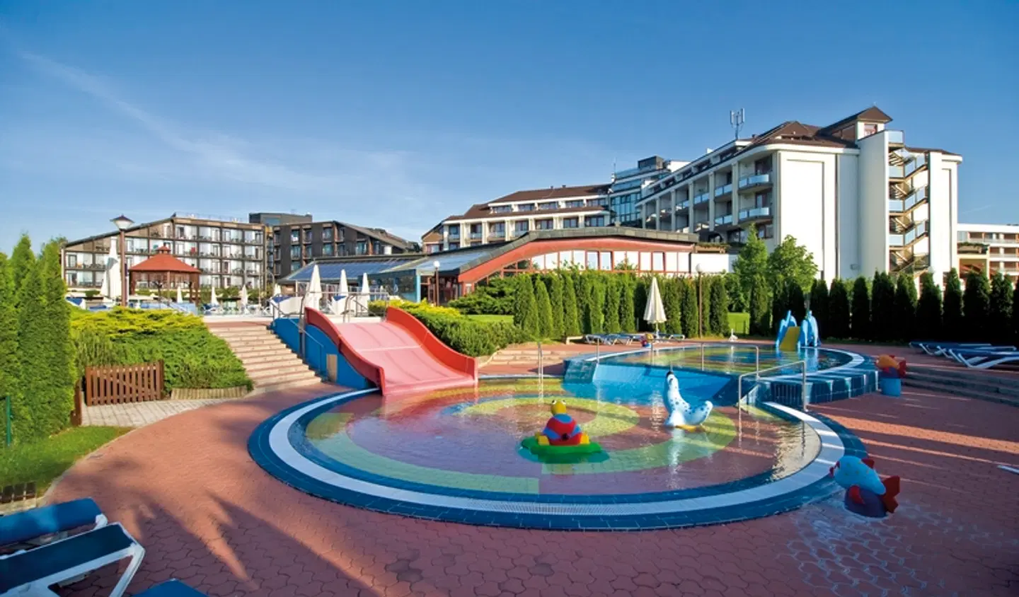 Ajda EXTERIOR