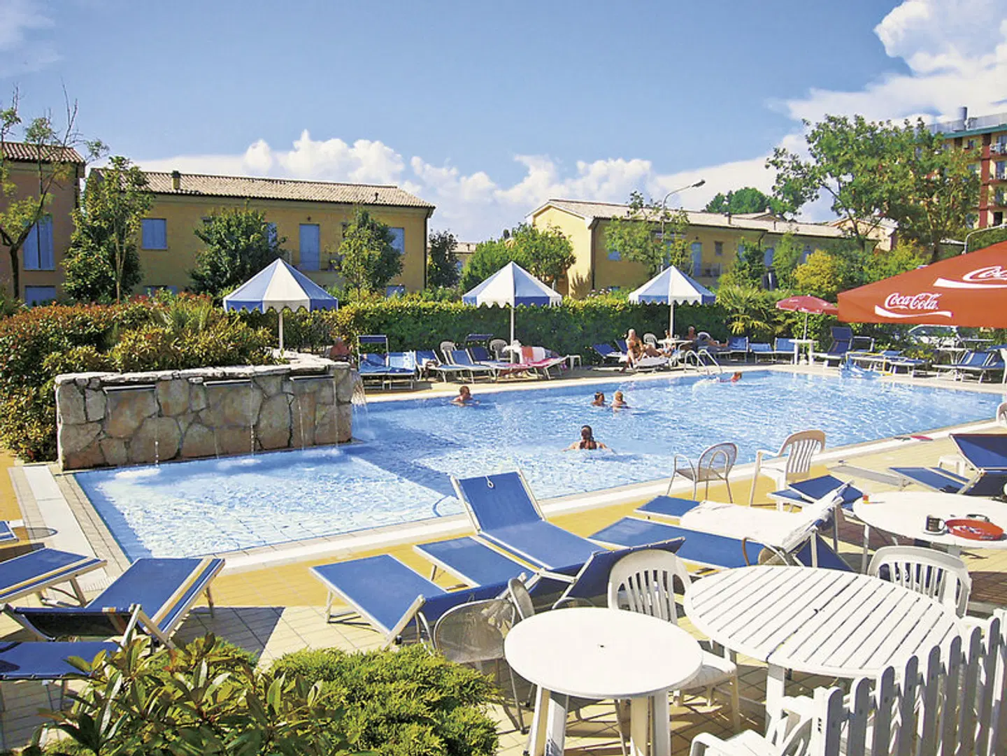 Harry's OUTDOOR_POOL