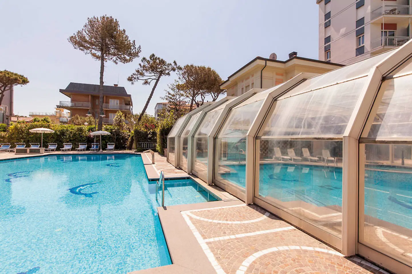 Aurelia OUTDOOR_POOL