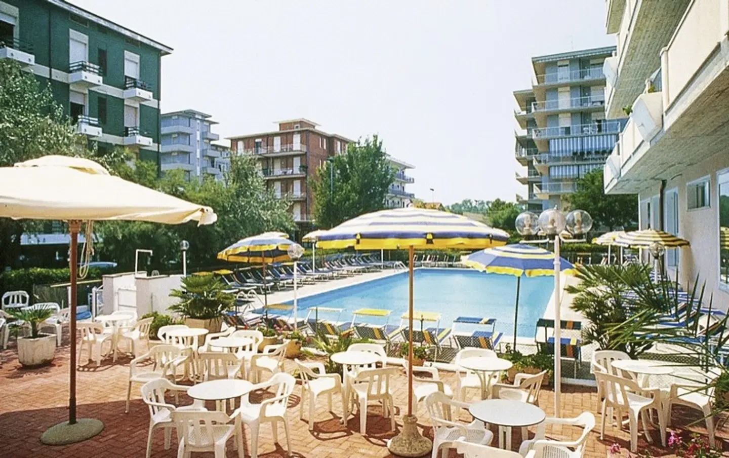 Man OUTDOOR_POOL