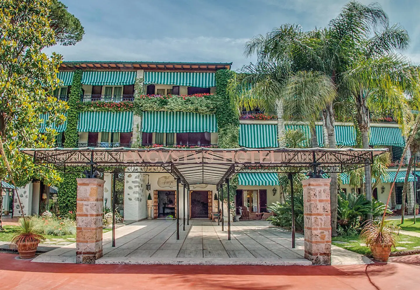 Augustus Hotel & Resort EXTERIOR