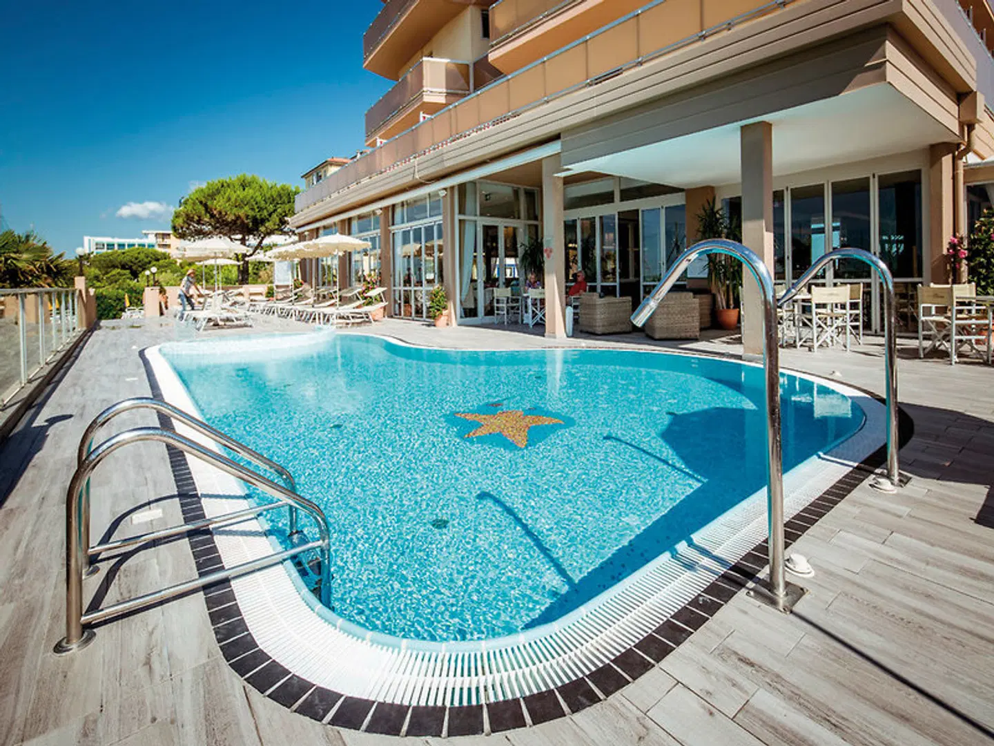 Excelsior OUTDOOR_POOL