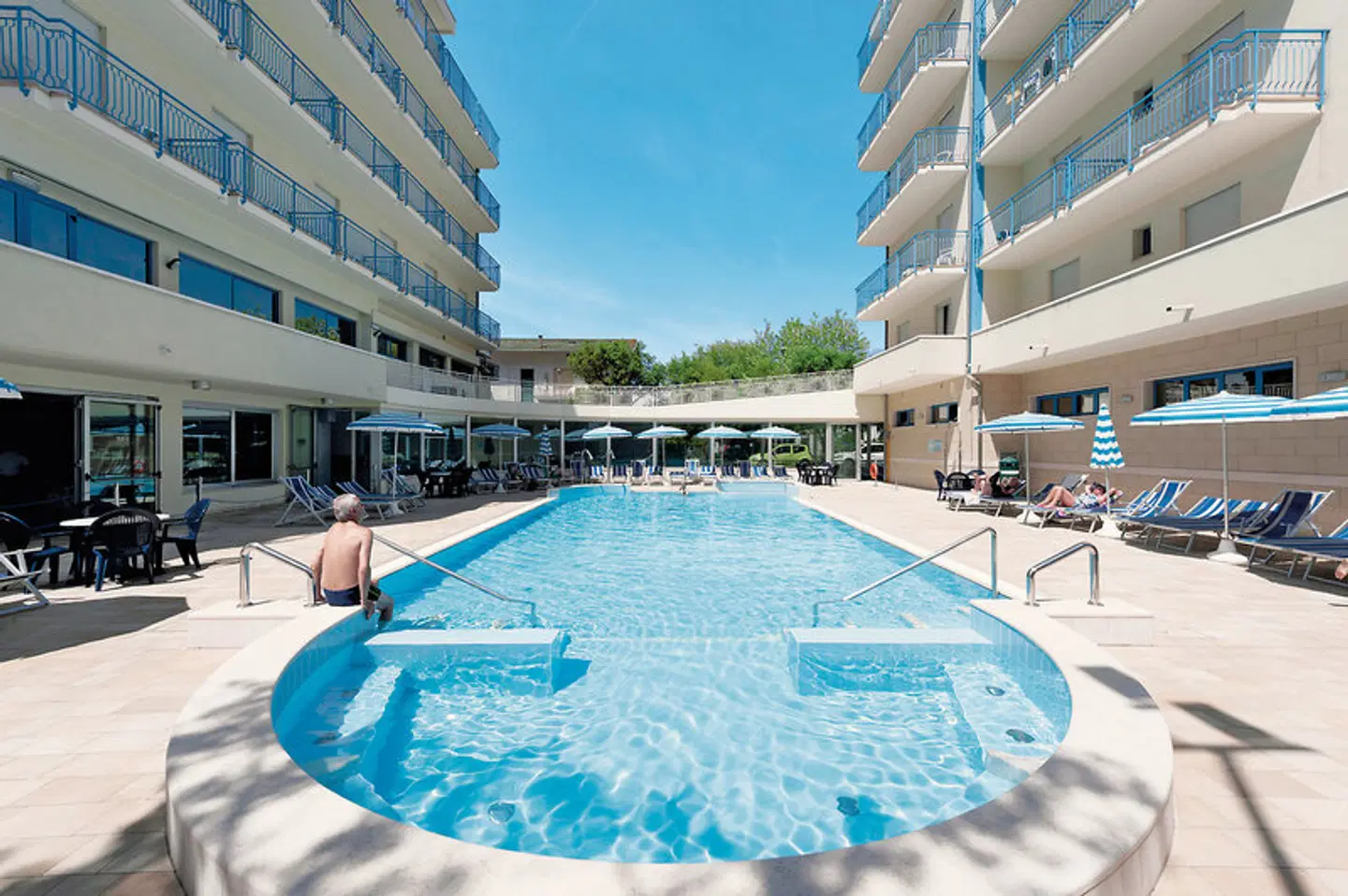 Miami OUTDOOR_POOL