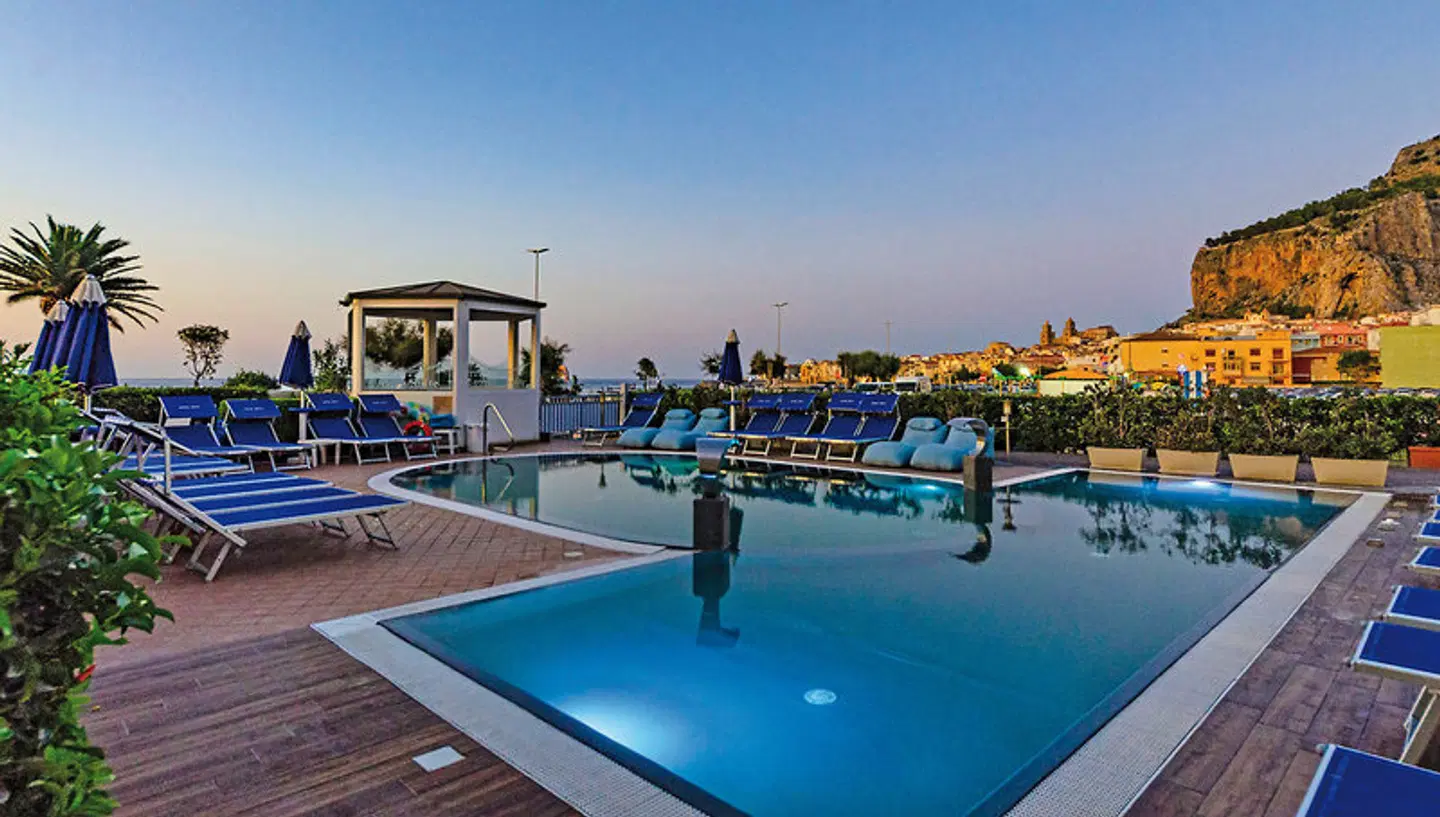 Astro Suite Hotel OUTDOOR_POOL