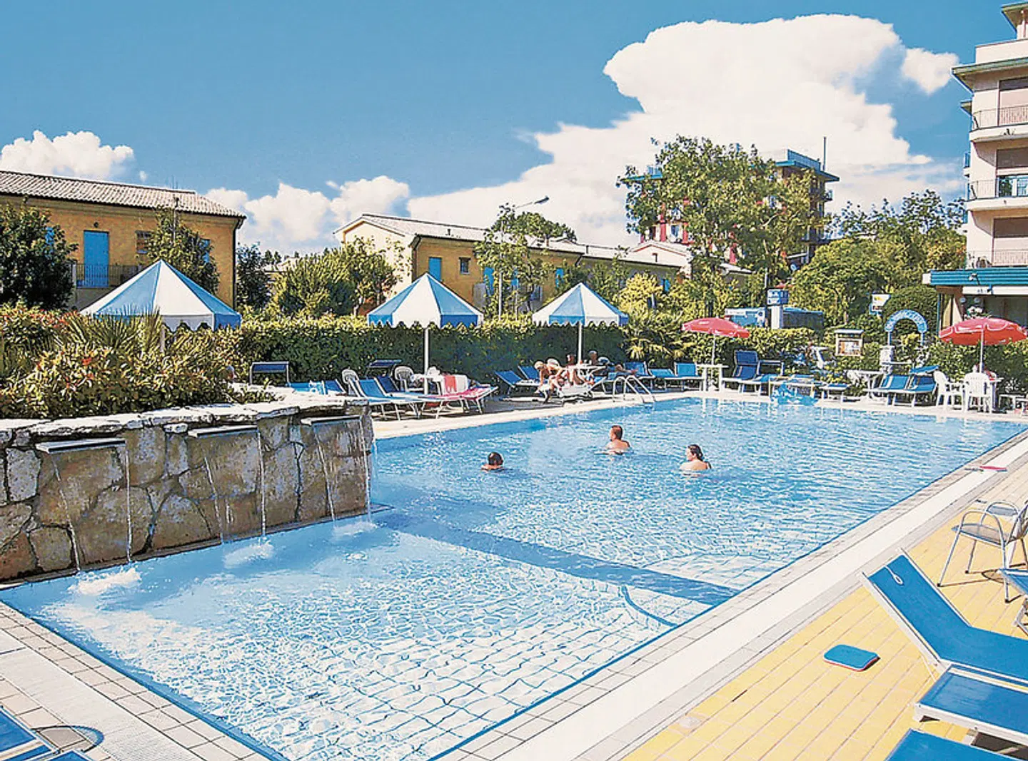 Harry's OUTDOOR_POOL