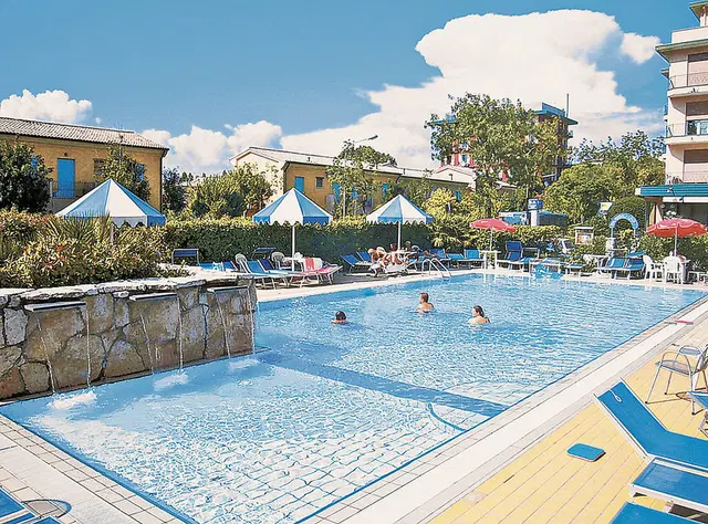 Harry's OUTDOOR_POOL