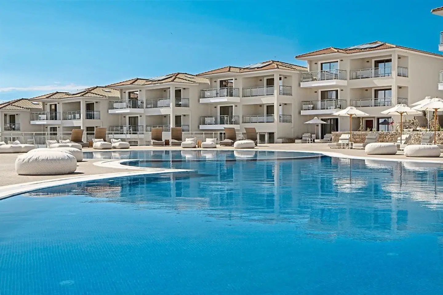 Zeus Eleva Ajul OUTDOOR_POOL