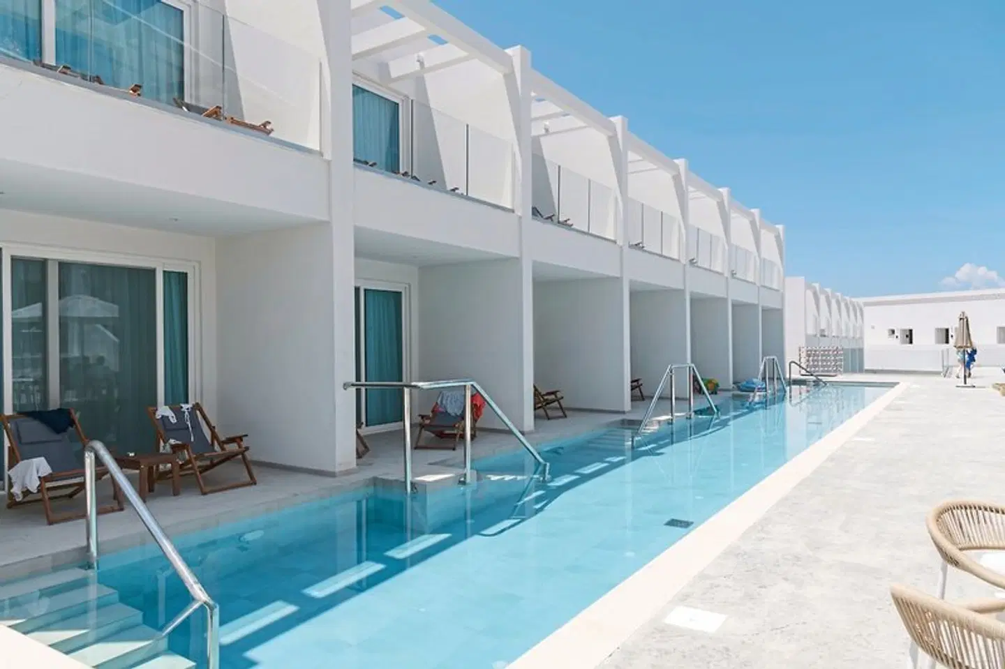 Mirage Bleu OUTDOOR_POOL