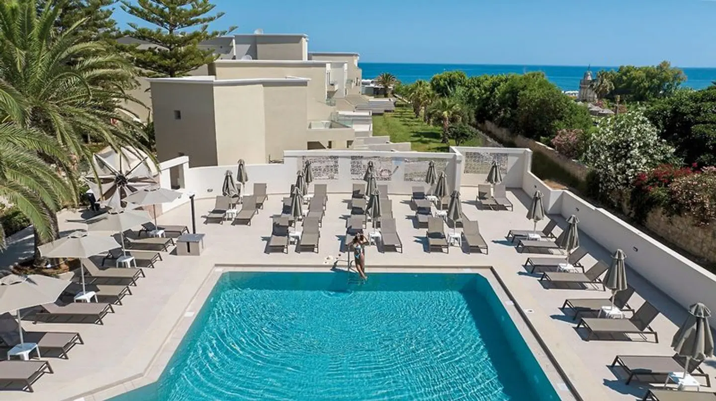 Vantaris Luxury Beach Resort OUTDOOR_POOL