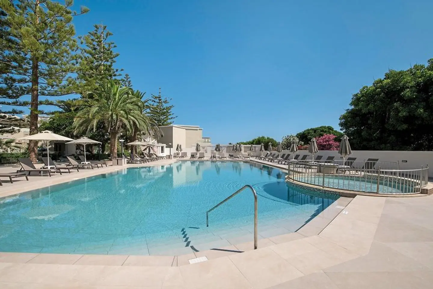 Vantaris Luxury Beach Resort OUTDOOR_POOL