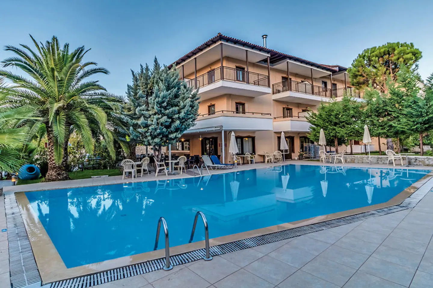 Pegasus OUTDOOR_POOL