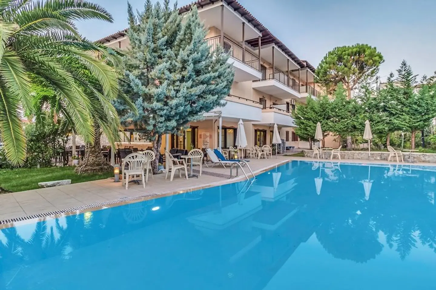 Pegasus OUTDOOR_POOL