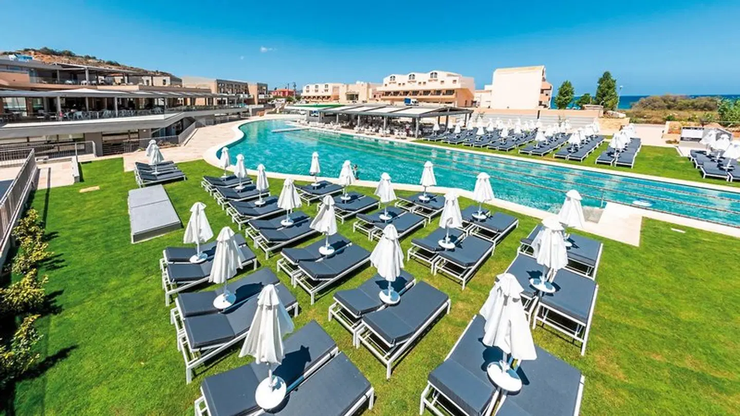 Kiani Beach Resort OUTDOOR_POOL