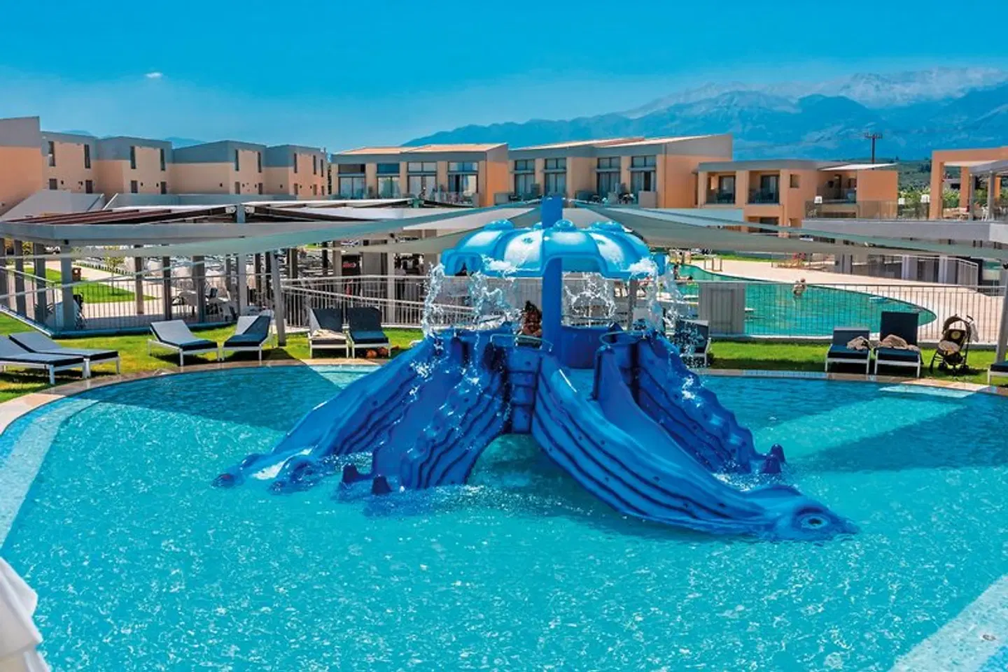 Kiani Beach Resort EXTERIOR
