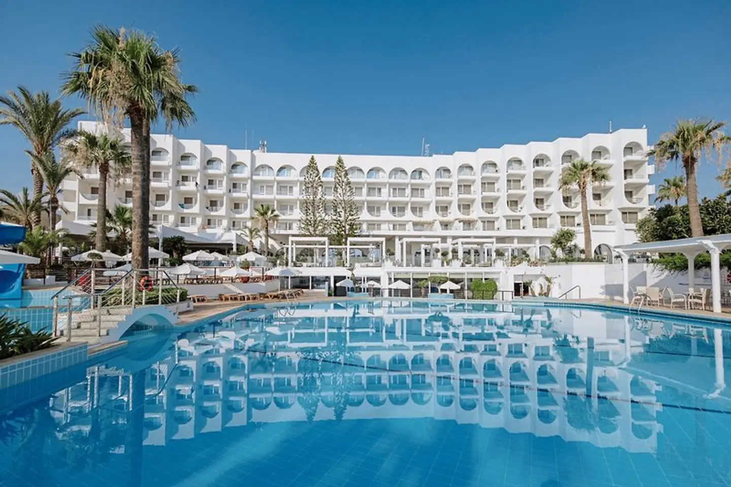 The Golden Coast Beach OUTDOOR_POOL
