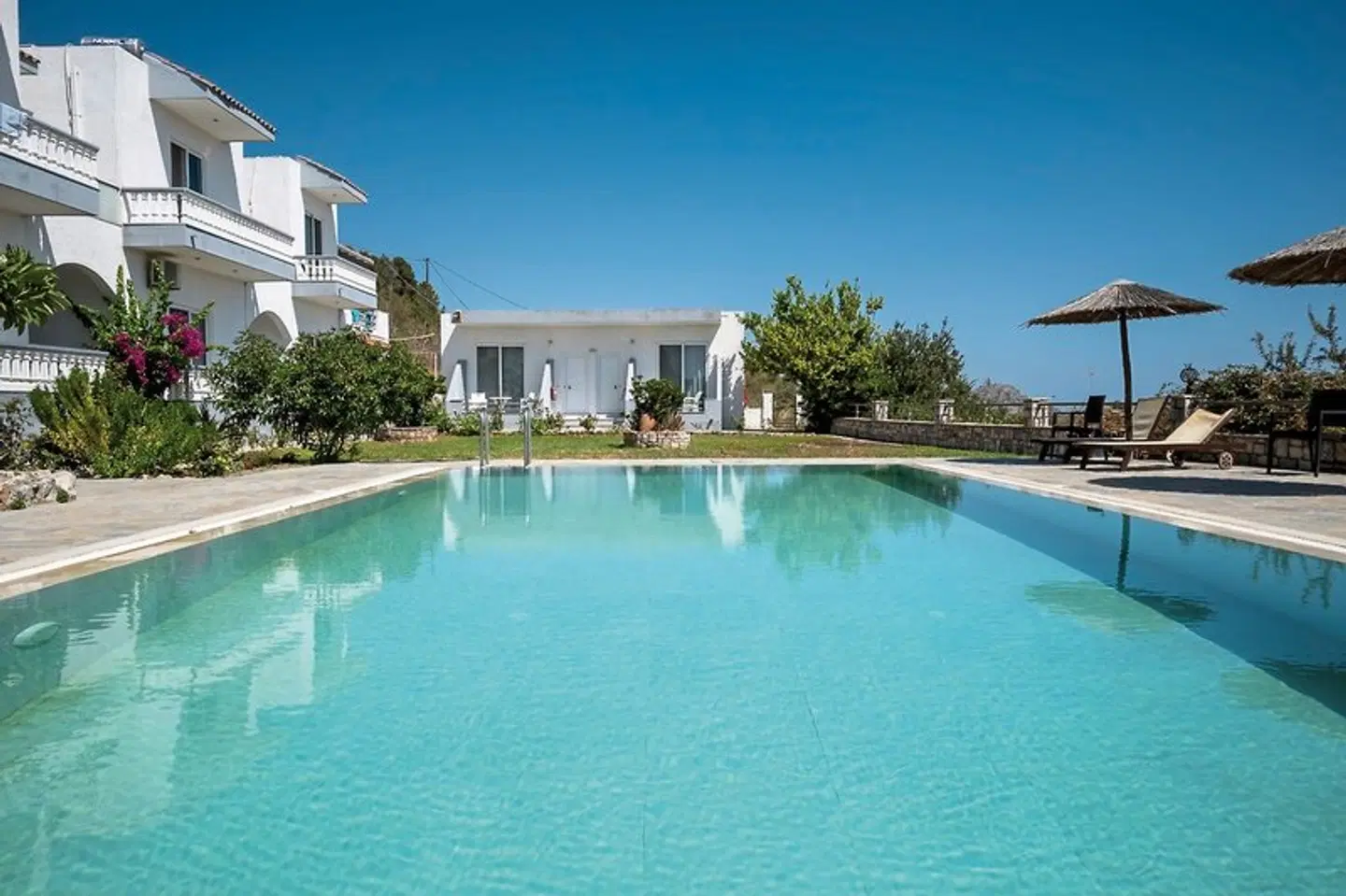 Gardenia OUTDOOR_POOL