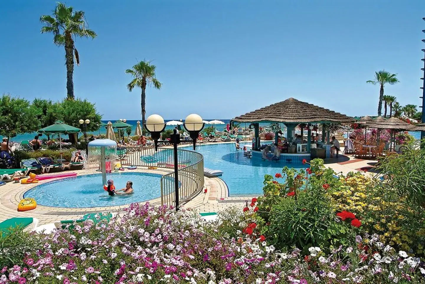 Sunrise Beach Hotel OUTDOOR_POOL