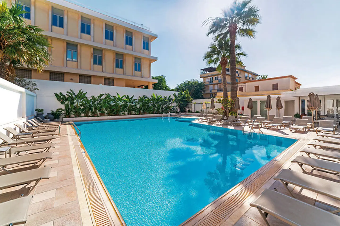 Best Western Plus Plaza Hotel Rhodes OUTDOOR_POOL