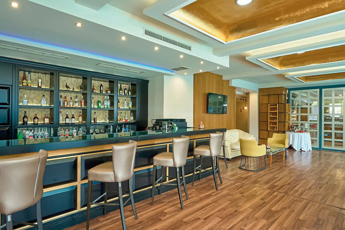 Mediterranean Resort Hotel Bar