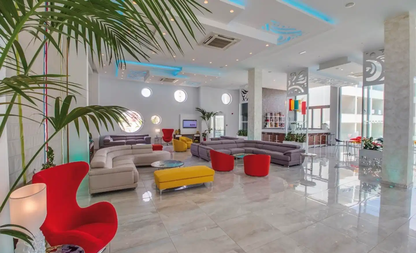 Nicholas Color Hotel Lobby