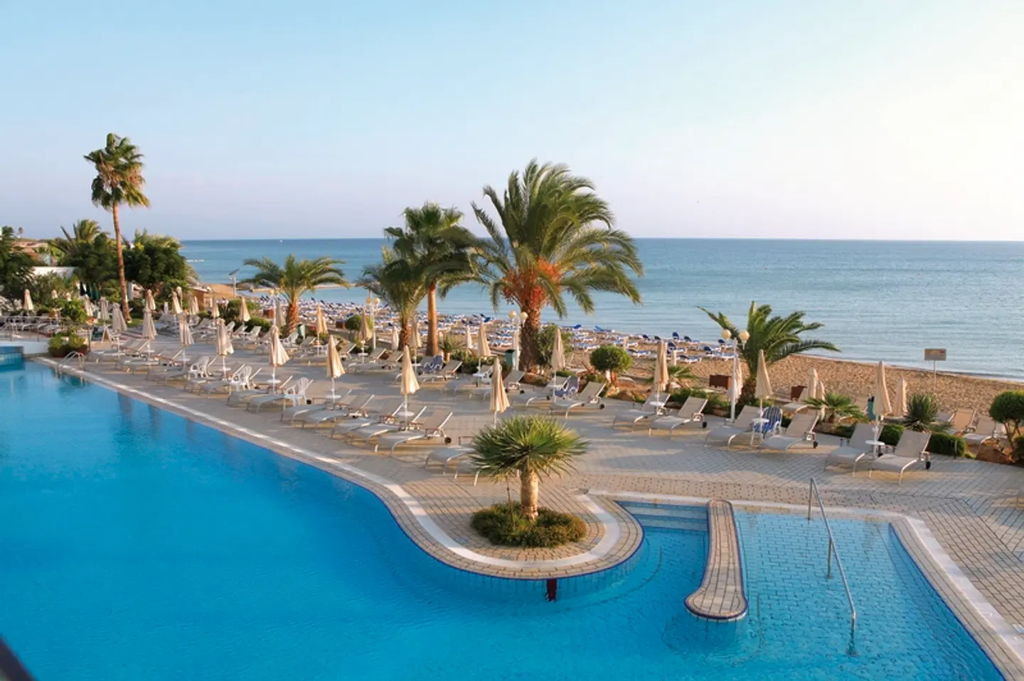 Sunrise Beach Hotel OUTDOOR_POOL