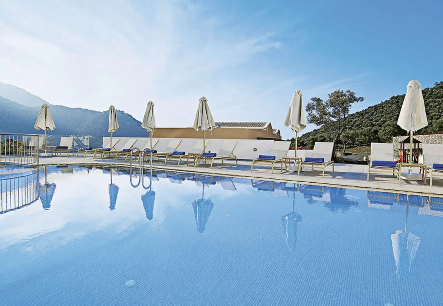 Filion Suites Resort & Spa OUTDOOR_POOL
