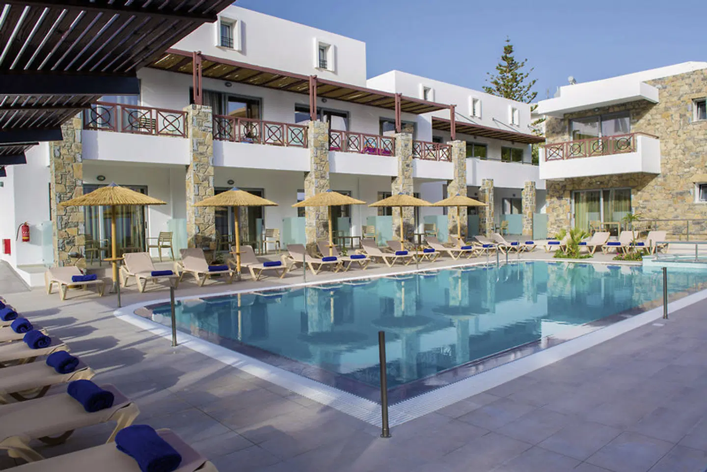 South Coast OUTDOOR_POOL