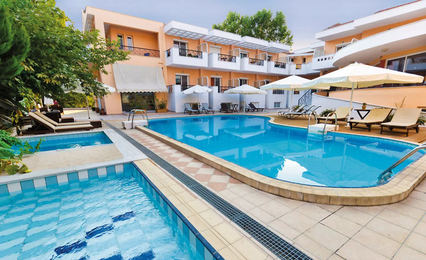 Filia OUTDOOR_POOL