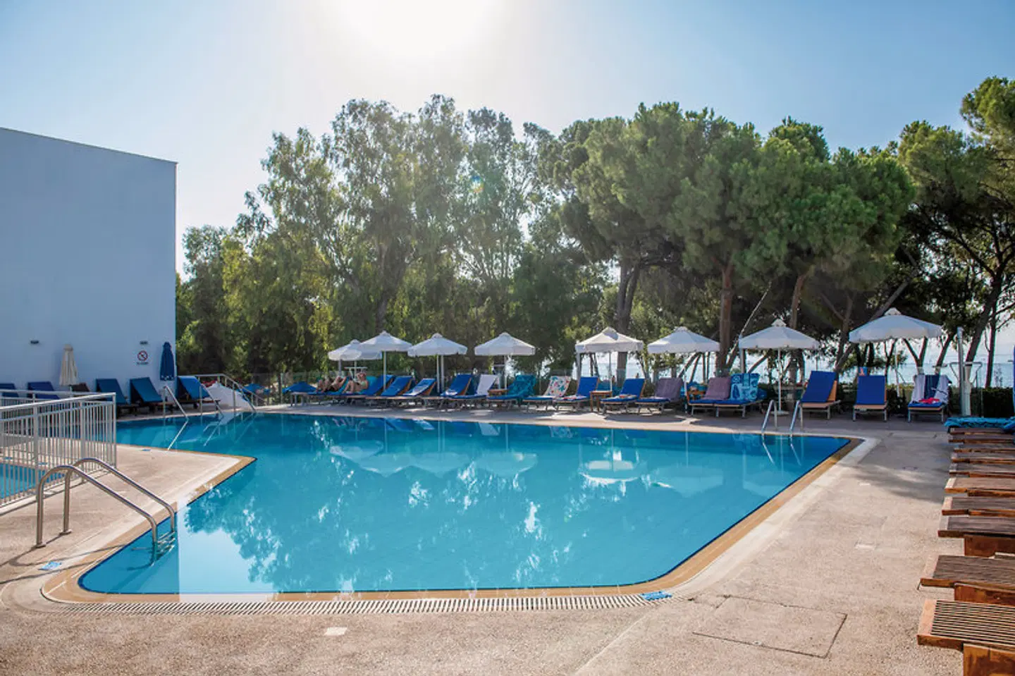 Park Beach Hotel OUTDOOR_POOL