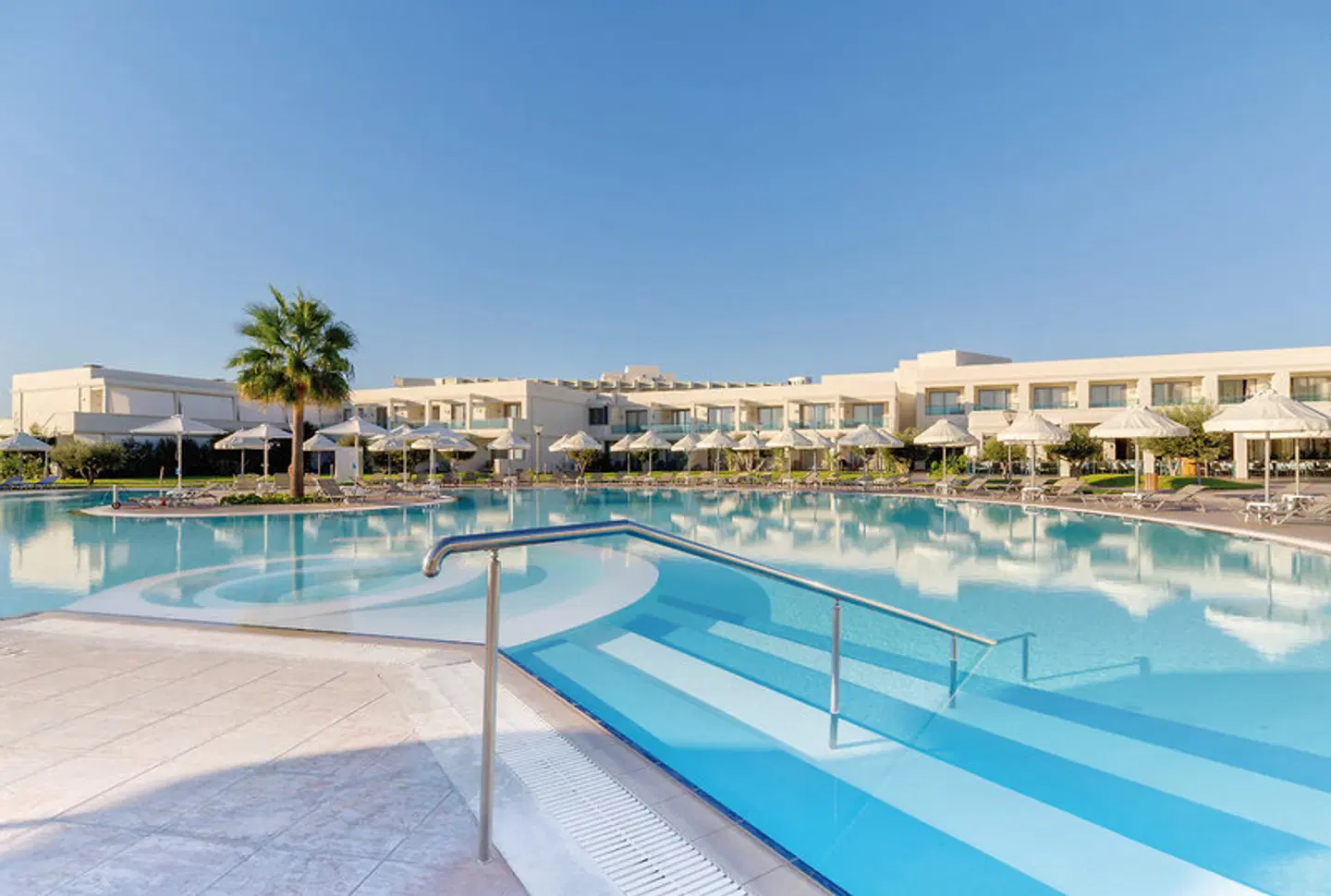 Apollo Blue OUTDOOR_POOL