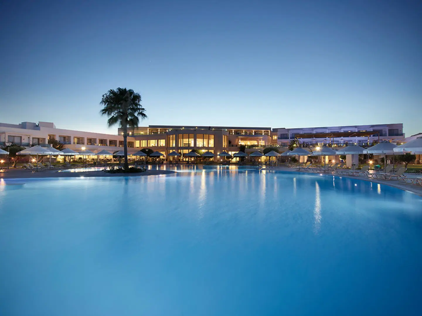 Apollo Blue OUTDOOR_POOL