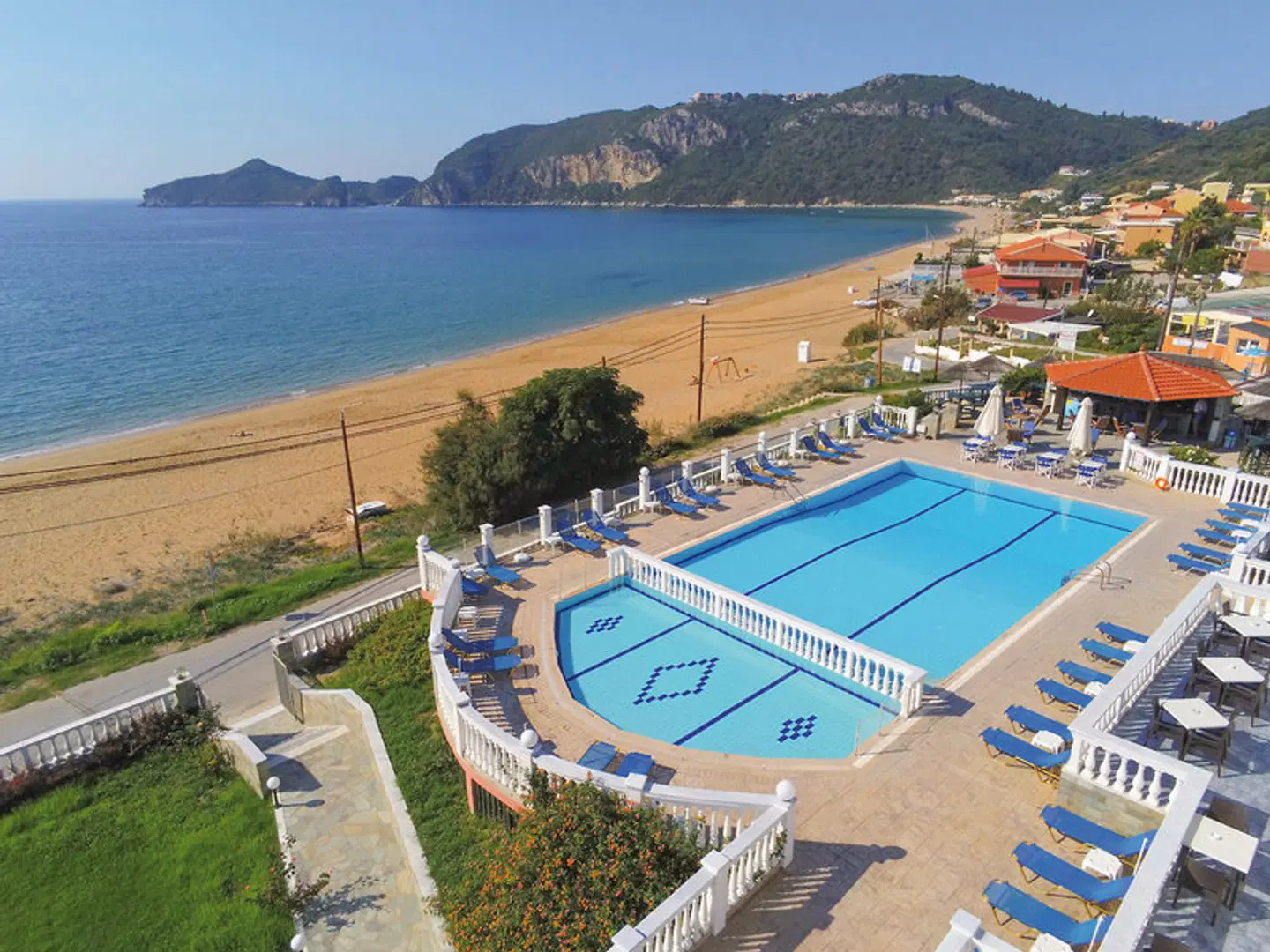 Belle Helene OUTDOOR_POOL
