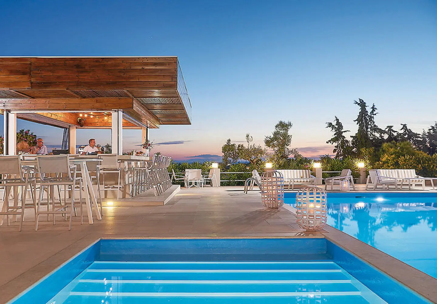 Glavas Inn OUTDOOR_POOL