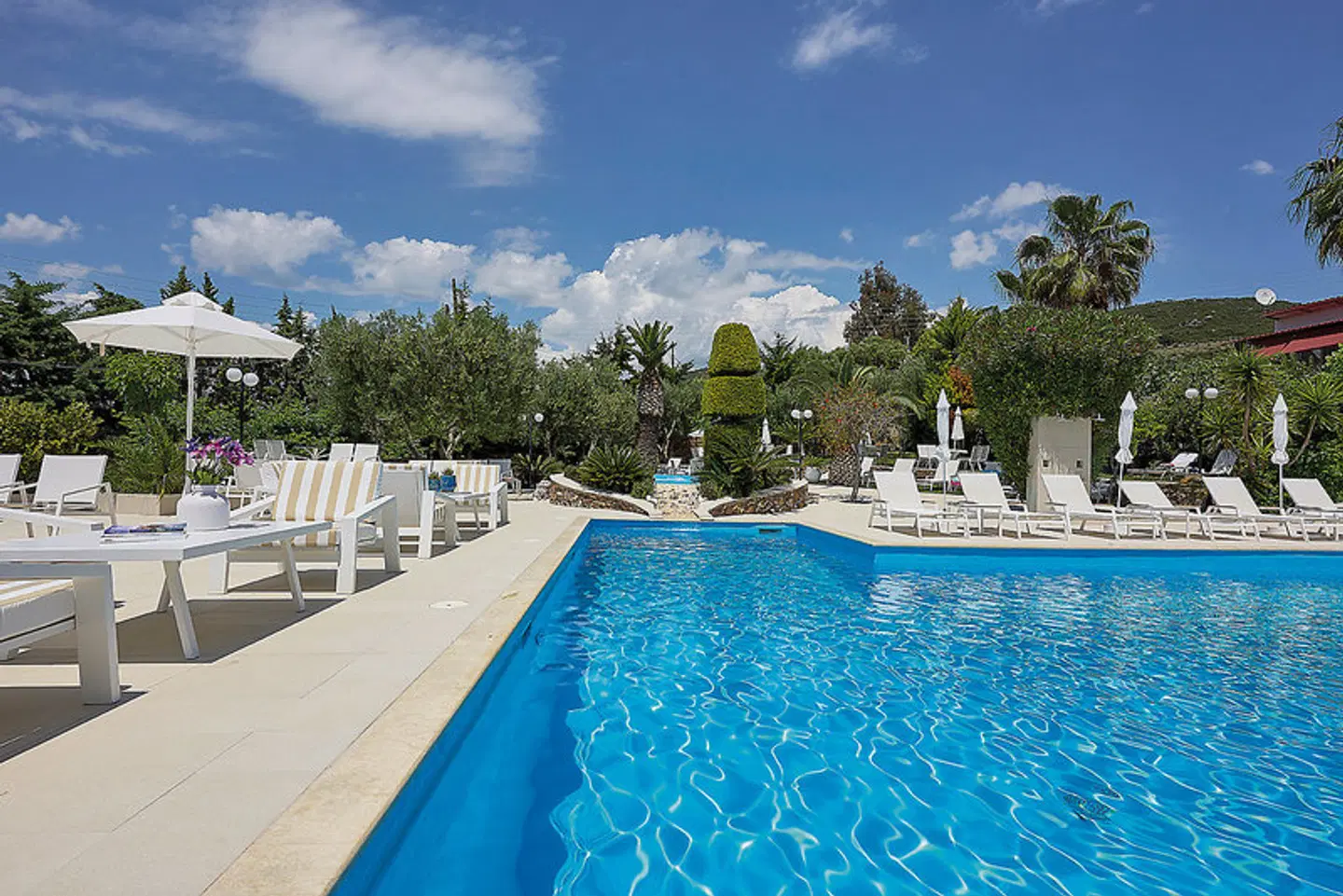 Glavas Inn OUTDOOR_POOL