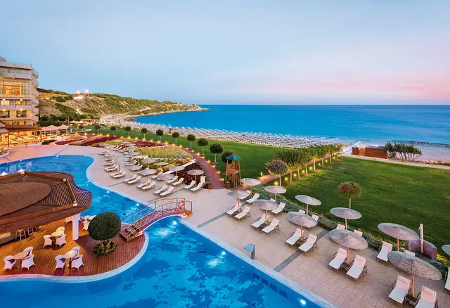 Elysium Resort & Spa OUTDOOR_POOL