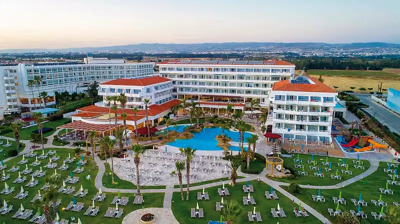 Leonardo Cypria Bay – Hotelfoto