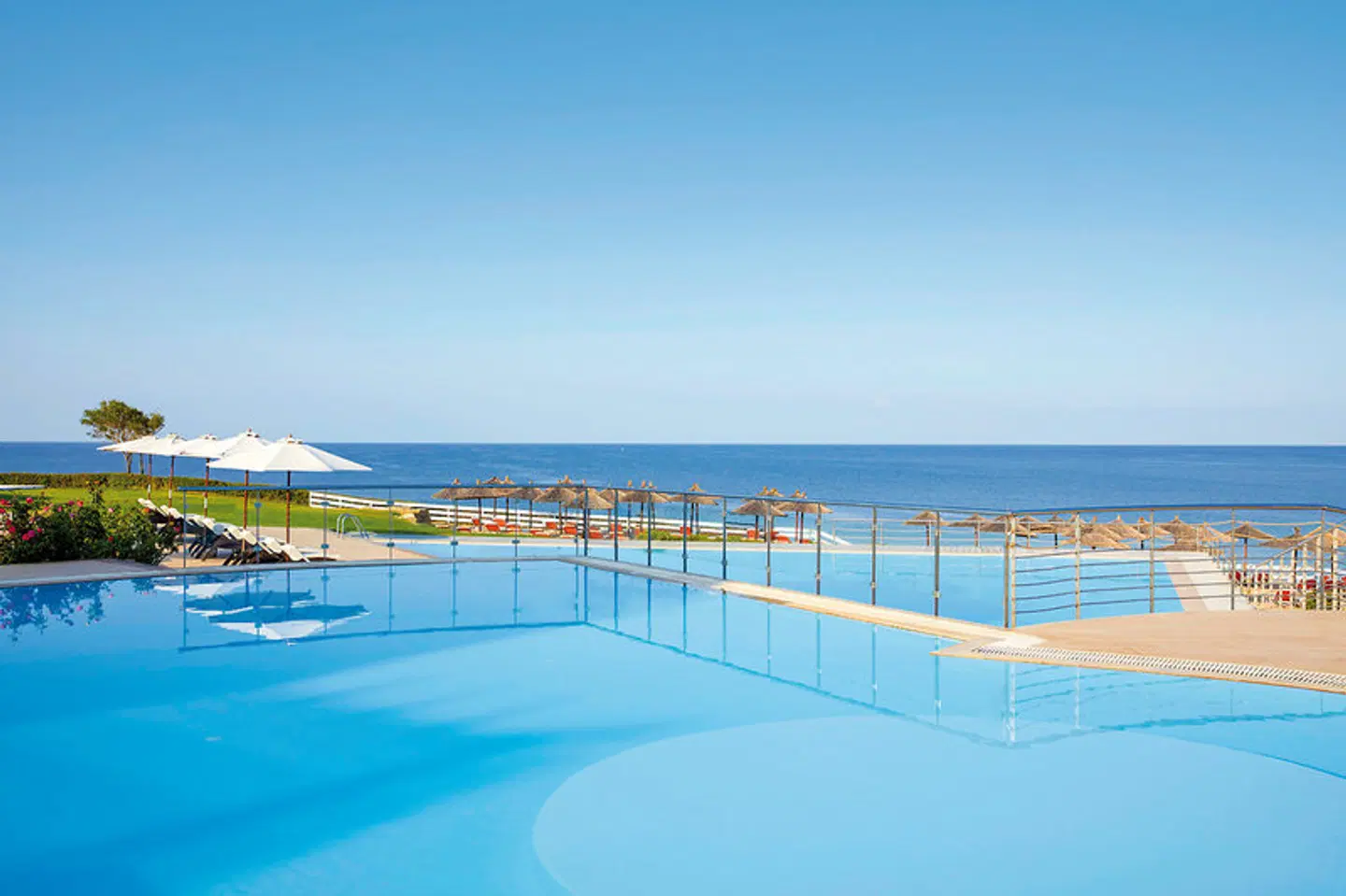 Istion Club OUTDOOR_POOL