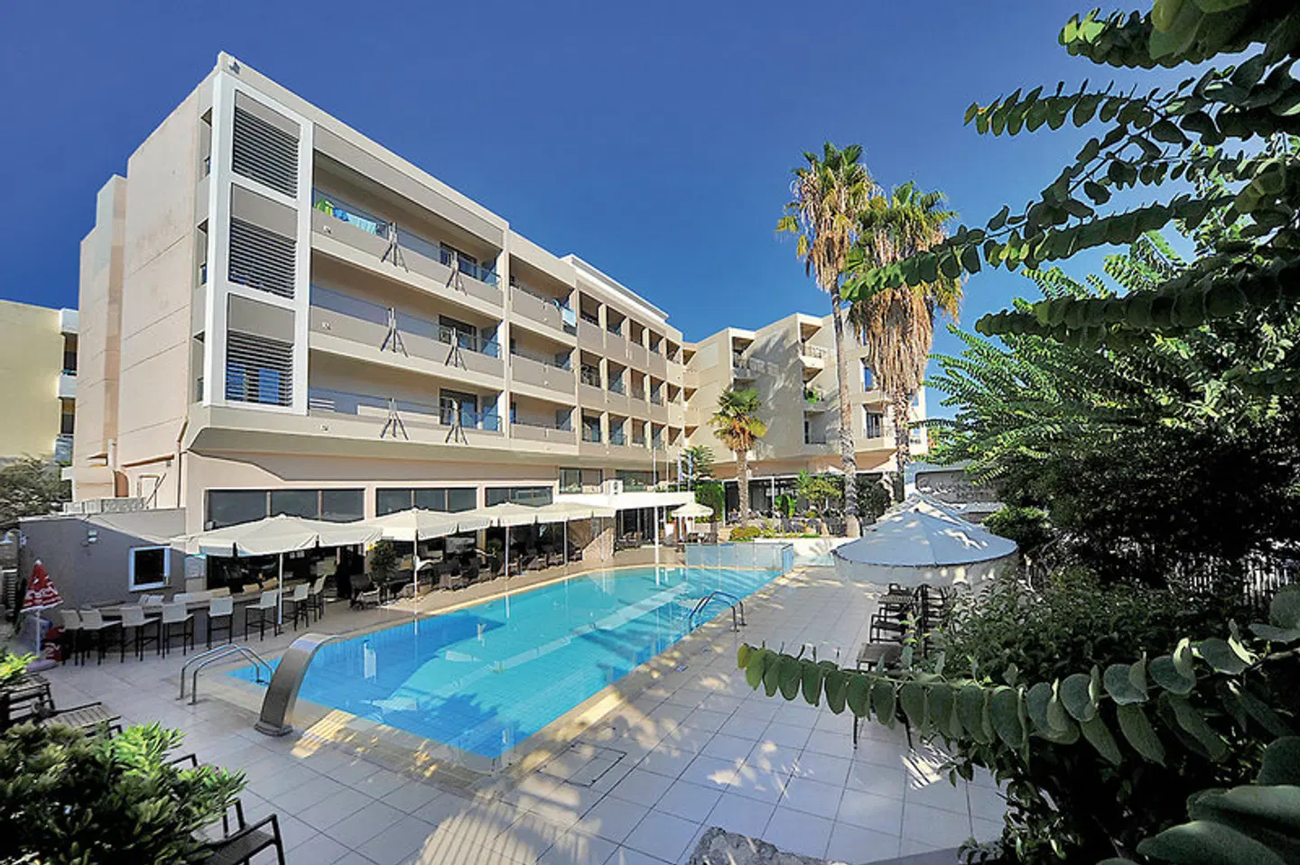 Saint Constantin Hotel OUTDOOR_POOL