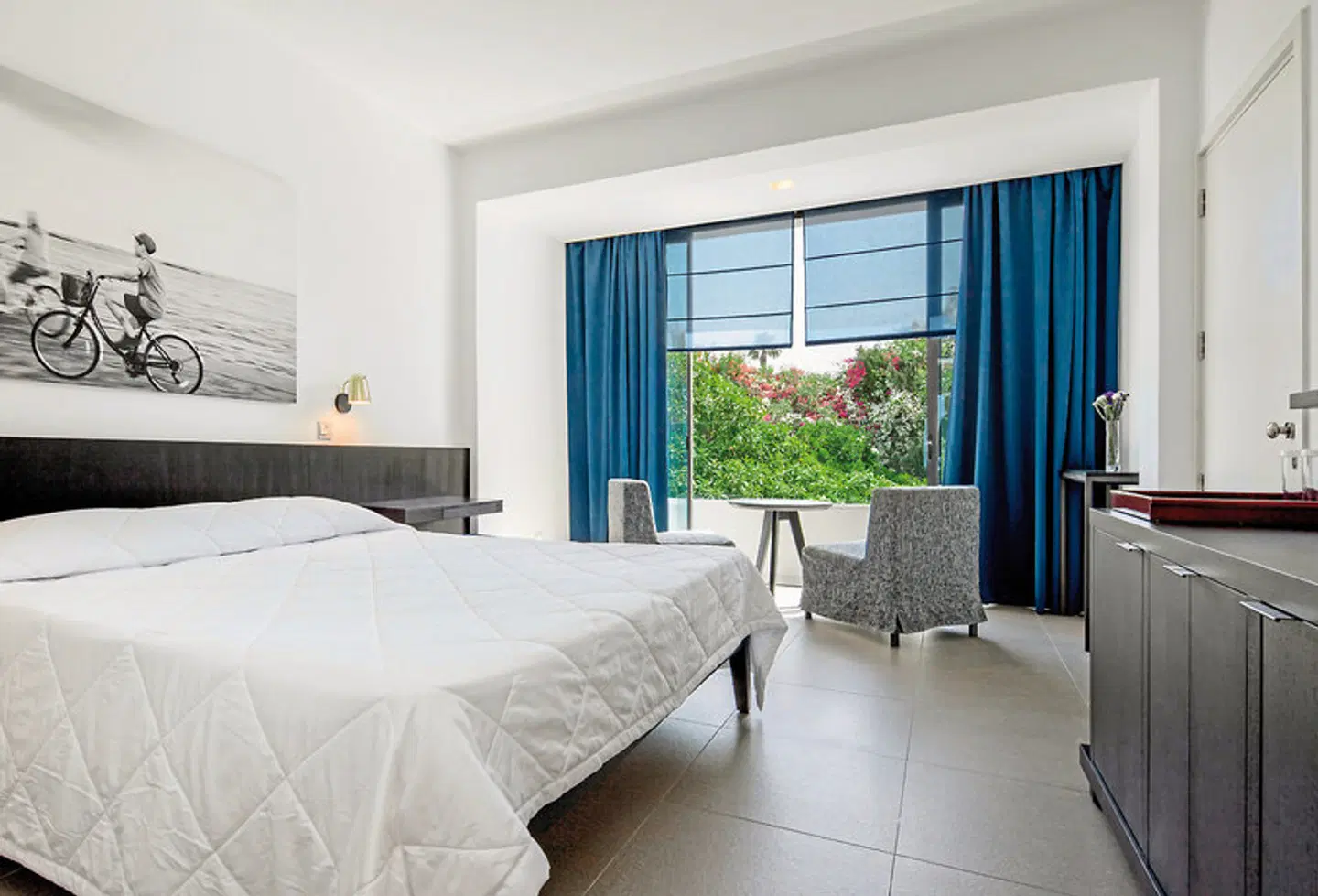 Almyra ROOM_EXAMPLE