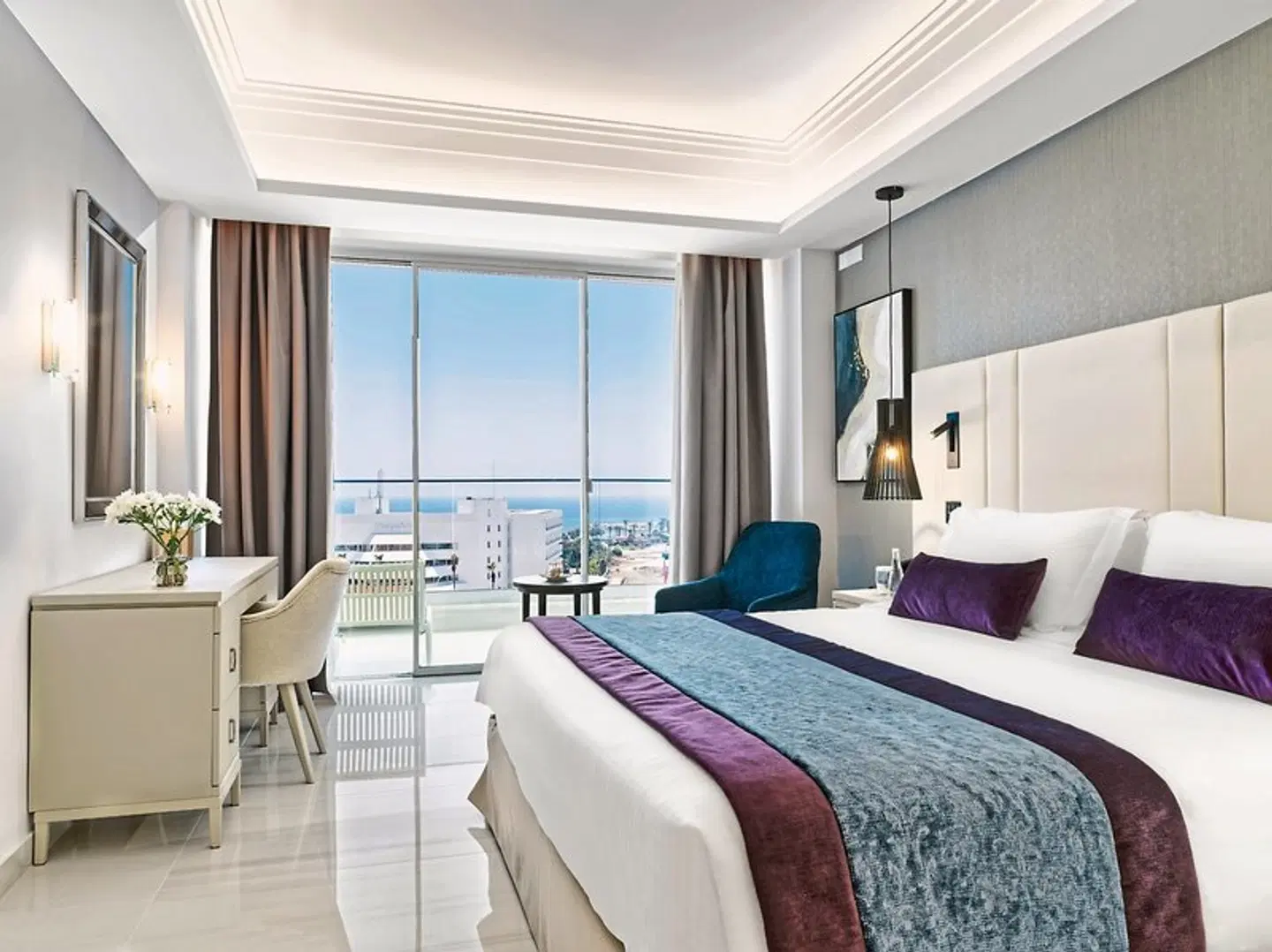 Amanti MadeForTwo Hotels ROOM_EXAMPLE