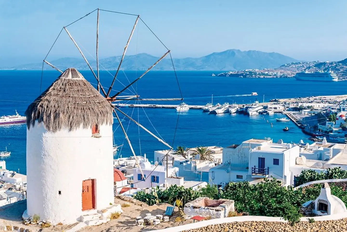 Kykladen-Inselhüpfen: Mykonos, Naxos, Santorin Terrasse