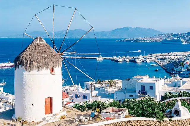 Kykladen-Inselhüpfen: Mykonos, Naxos, Santorin Terrasse