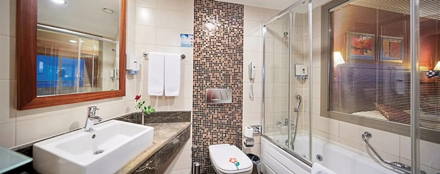 Alba Royal Hotel Badezimmer